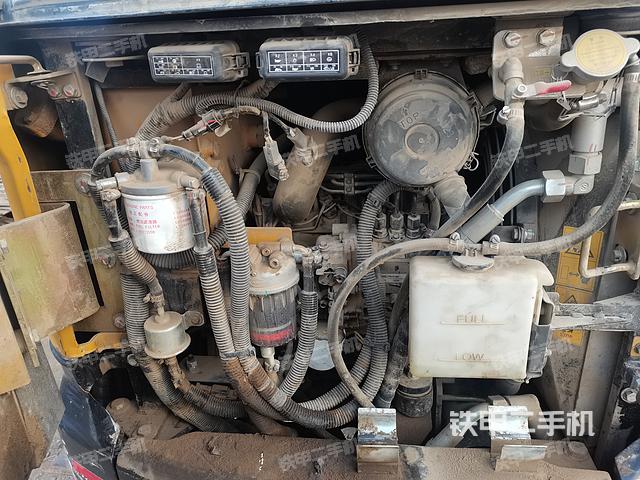 回转马达和主控阀（整机外观）