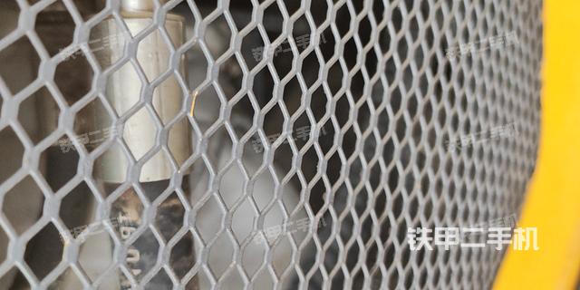 回转马达和主控阀（整机外观）