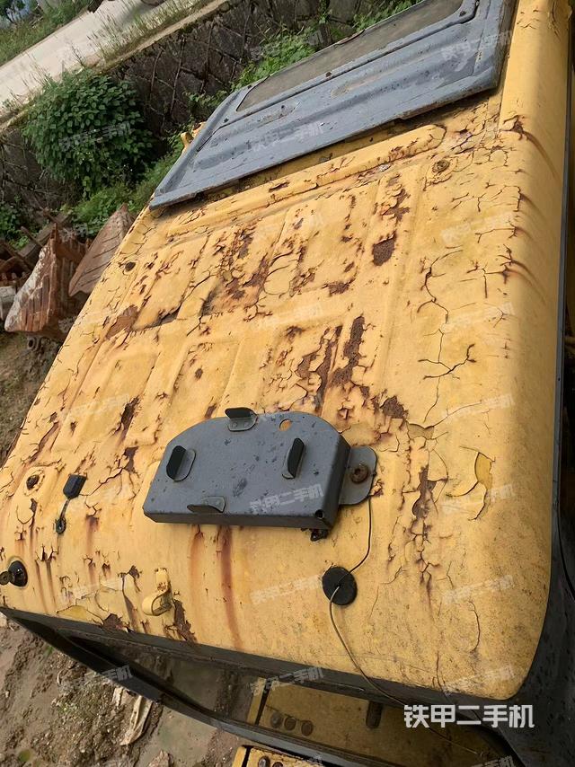 驾驶室顶部（整机外观）