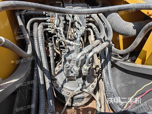 回转马达和主控阀（整机外观）