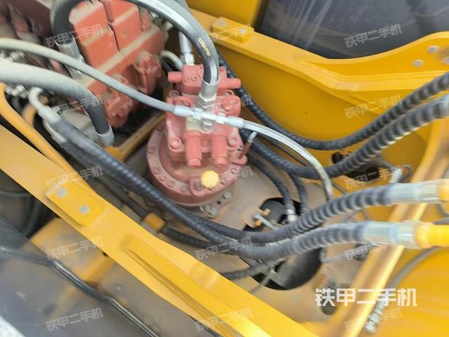 回转马达和主控阀（整机外观）