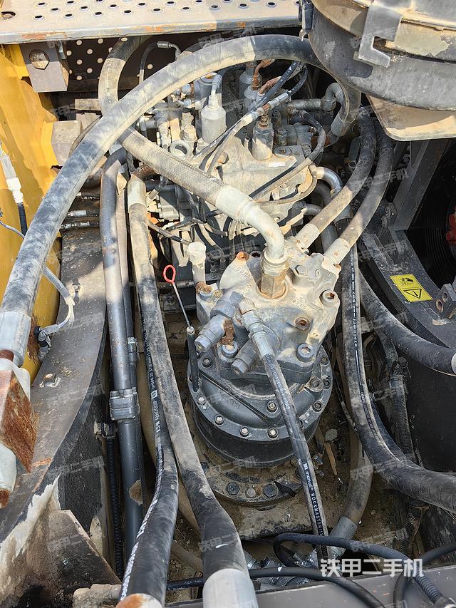 回转马达和主控阀（整机外观）