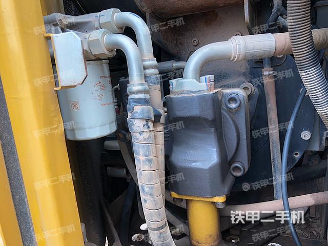 液压泵舱室正面整体（整机外观）