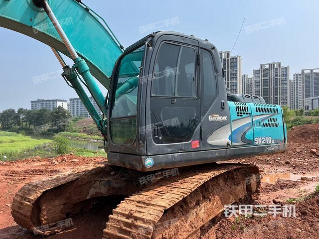 神钢SK200-8挖掘机