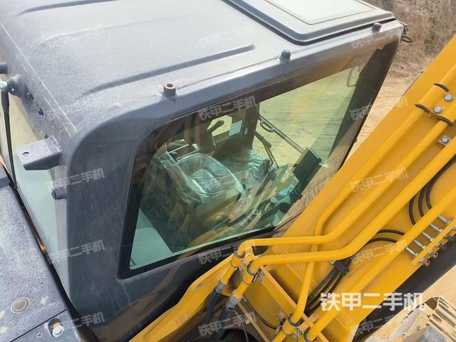 驾驶室顶部（整机外观）