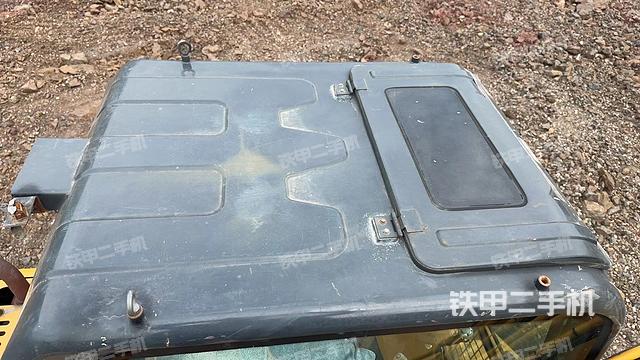 驾驶室顶部（整机外观）