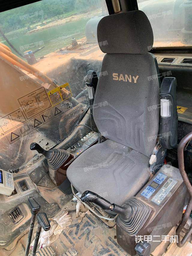 驾驶室整体（整机外观）