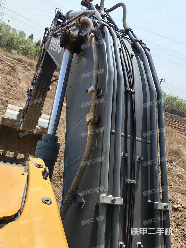 驾驶室顶部（整机外观）