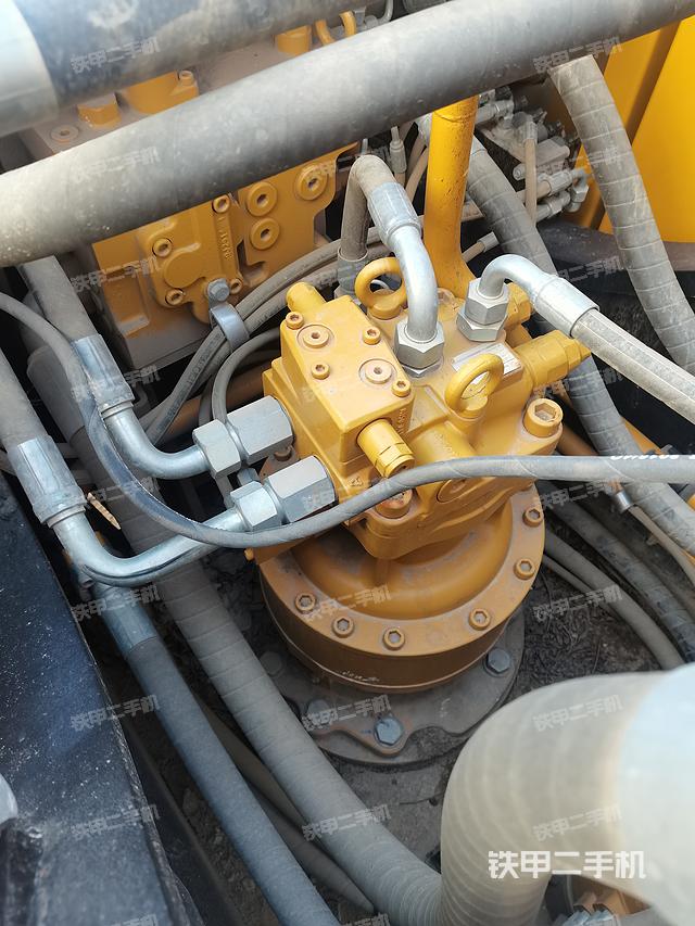 回转马达和主控阀（整机外观）