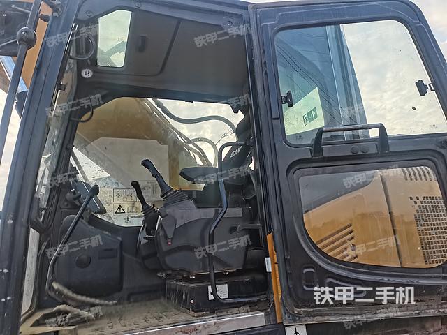 驾驶室整体（整机外观）