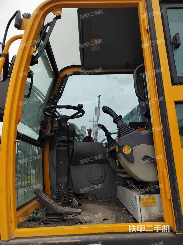 驾驶室整体（整机外观）