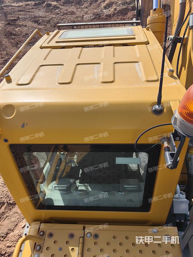 驾驶室顶部（整机外观）