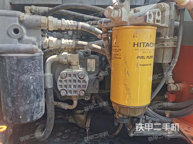 液压泵舱室正面整体（整机外观）