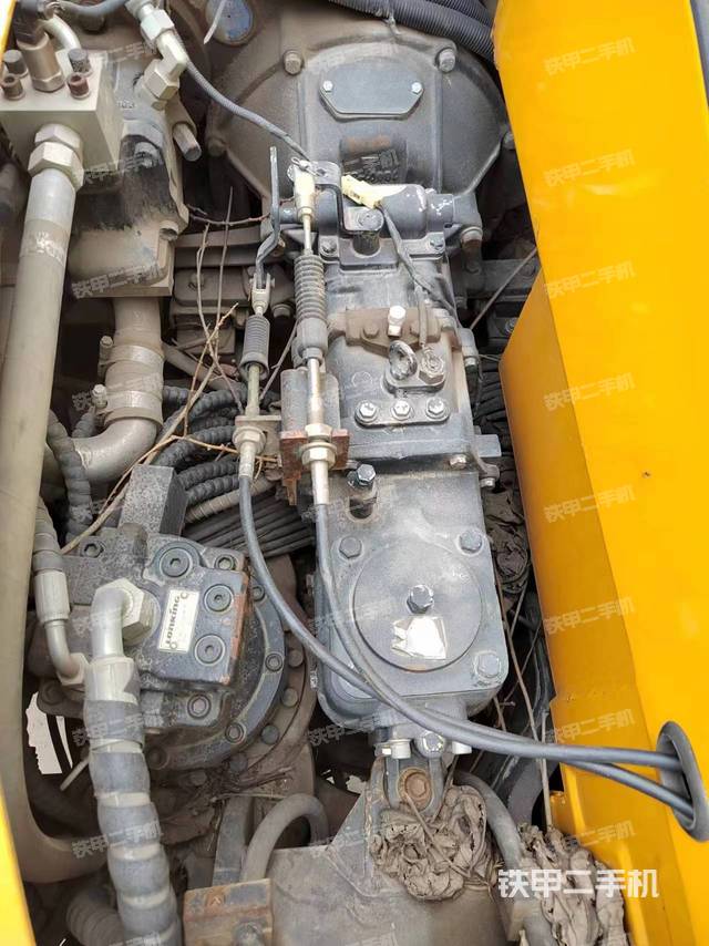 回转马达和主控阀（整机外观）