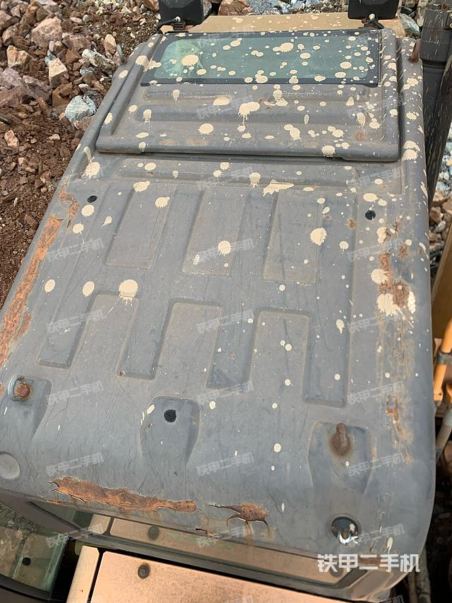 驾驶室顶部（整机外观）