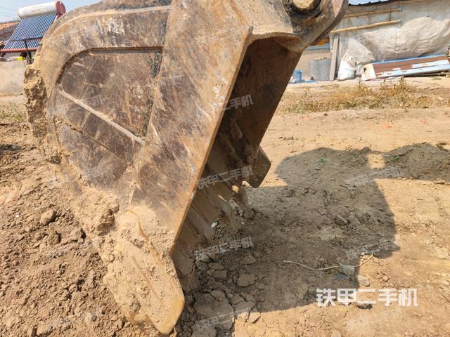 鏟斗右后整體（工作和回轉(zhuǎn)裝置）