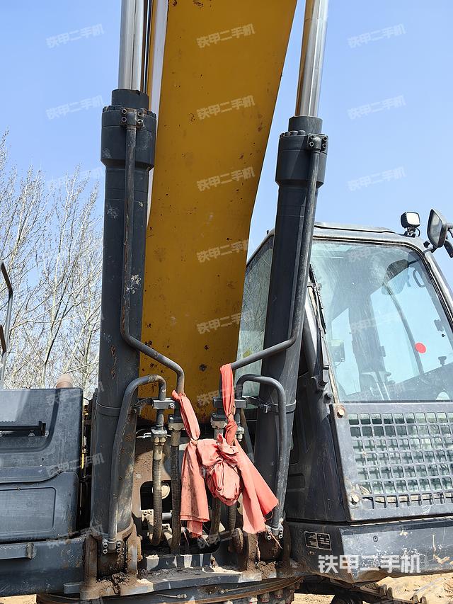 驾驶室顶部（整机外观）