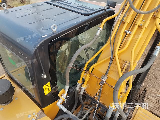 驾驶室顶部（整机外观）