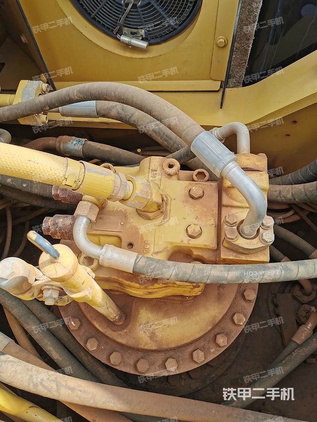 回转马达和主控阀（整机外观）