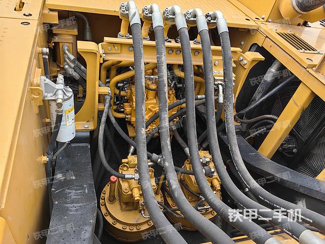 回转马达和主控阀（整机外观）