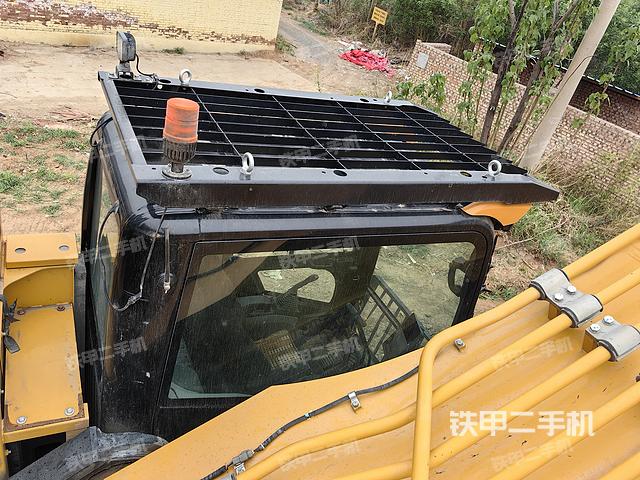 驾驶室顶部（整机外观）