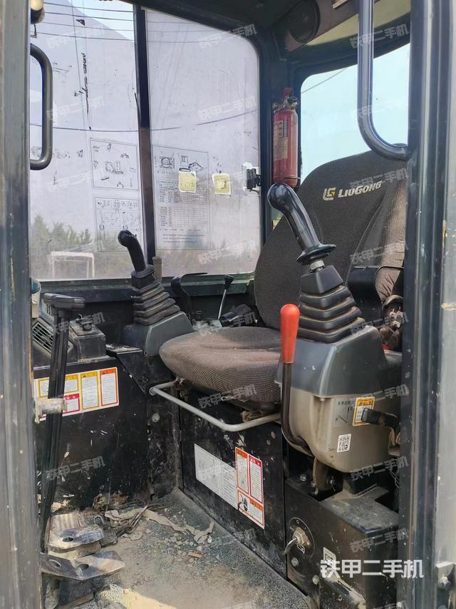 驾驶室整体（整机外观）