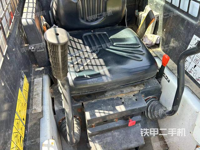 驾驶室操作台（设备外观及核心部件）