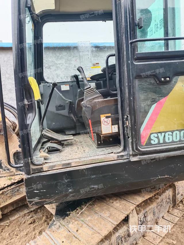 驾驶室整体（整机外观）