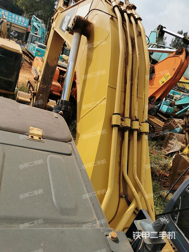 驾驶室顶部（整机外观）