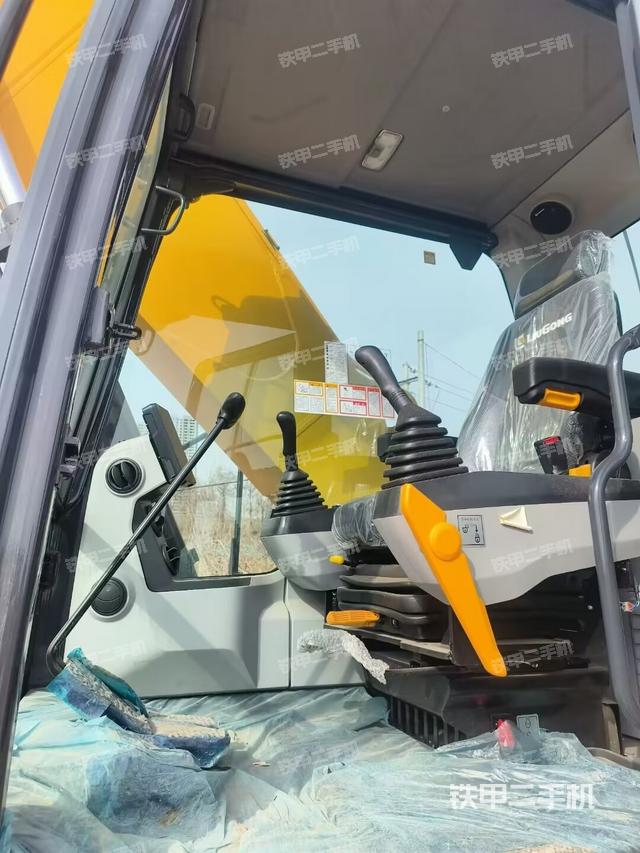 驾驶室整体（整机外观）