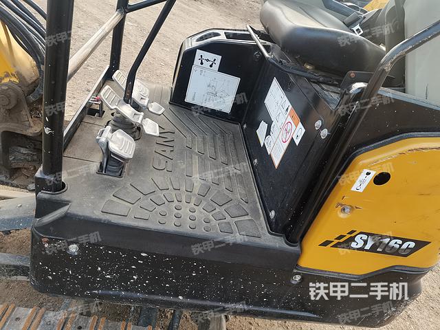 驾驶室顶部（整机外观）