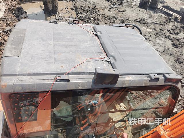 驾驶室顶部（整机外观）