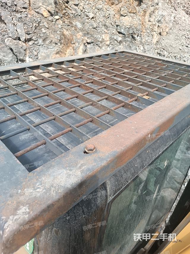 驾驶室顶部（整机外观）