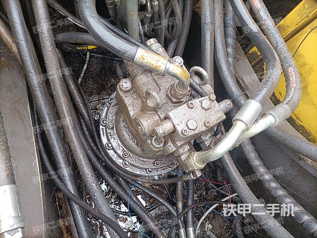 回转马达和主控阀（整机外观）