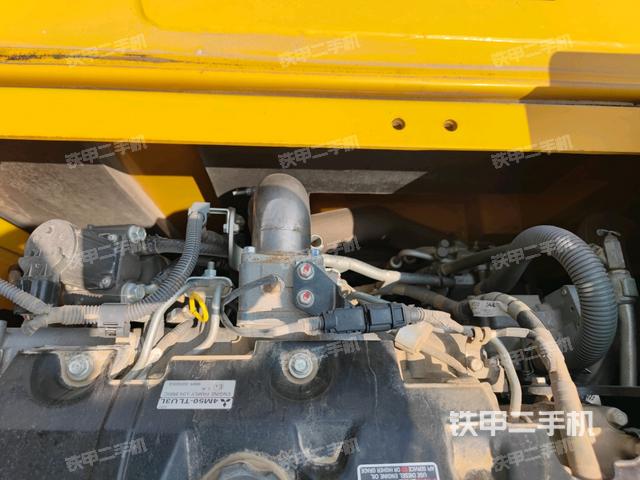 氣門(mén)室蓋螺絲特寫(xiě)（上車(chē)部件）