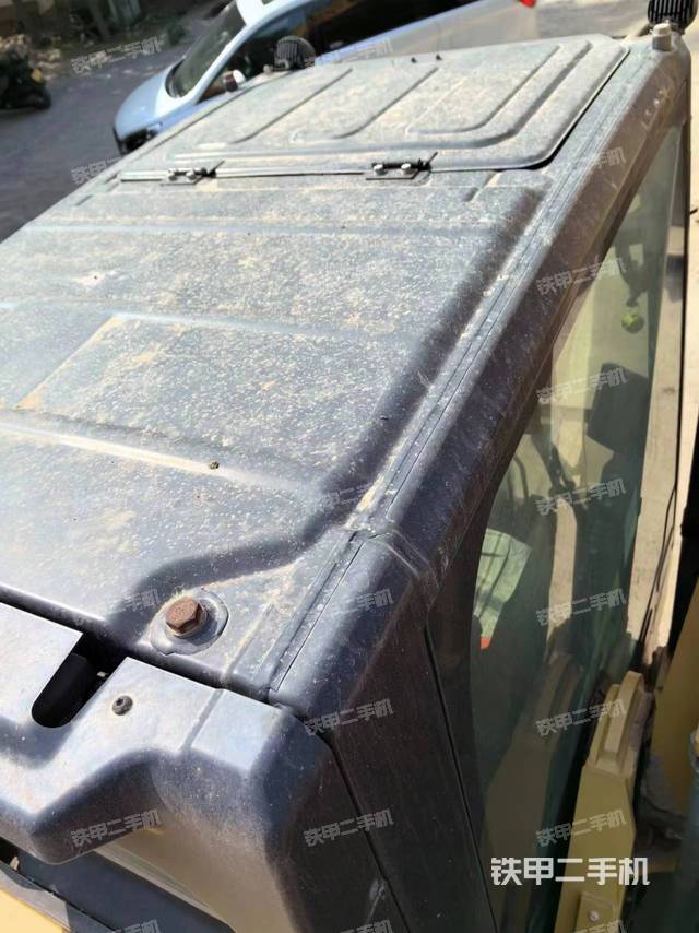 驾驶室顶部（整机外观）