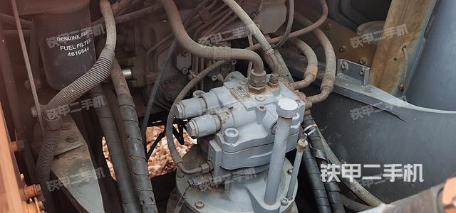 回转马达和主控阀（整机外观）