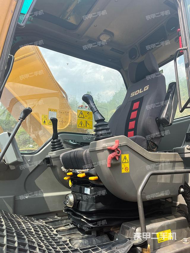 驾驶室整体（整机外观）