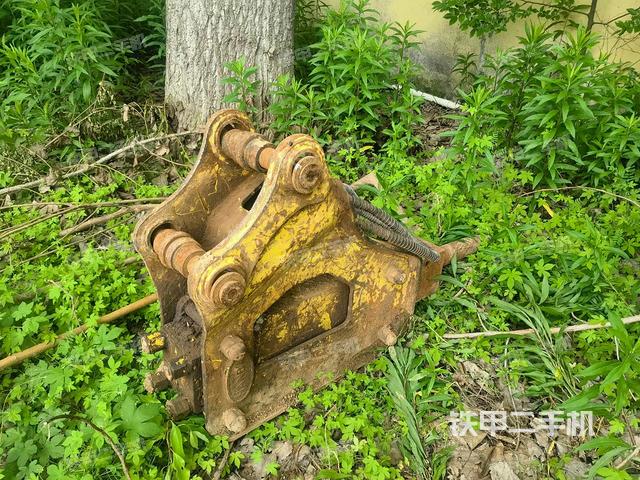 驾驶室顶部（整机外观）