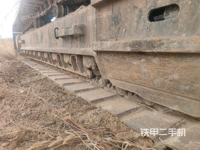 左驅(qū)動輪（行走機構(gòu)）