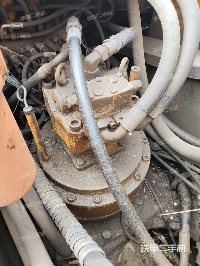 回转马达和主控阀（整机外观）