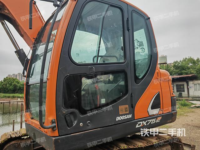 驾驶室整体（整机外观）