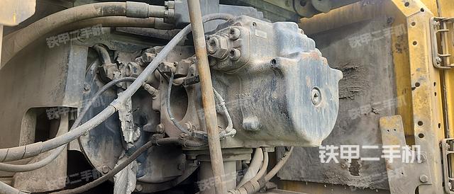 液压泵舱室正面整体（整机外观）