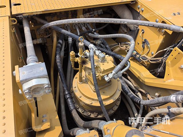 回转马达和主控阀（整机外观）