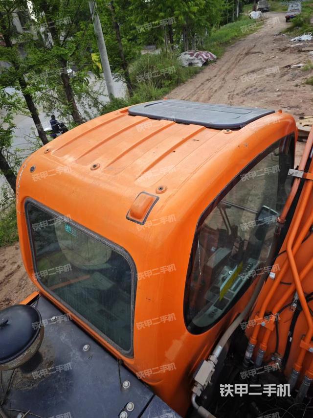 驾驶室顶部（整机外观）