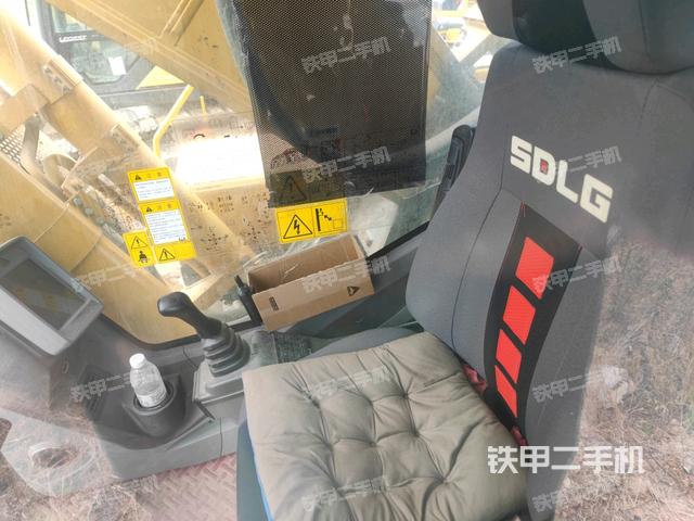 座椅左側(cè)控制臺/音響/含左手柄（駕駛室部分）