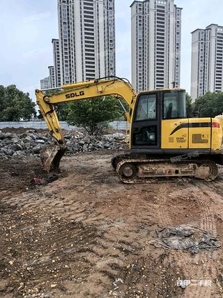 烟台山东临工E675F挖掘机实拍图片
