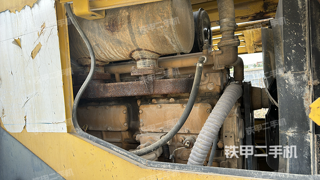 发动机右侧（整机外观及大件）