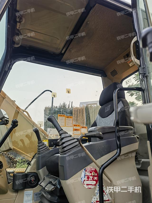 驾驶室顶部（整机外观）