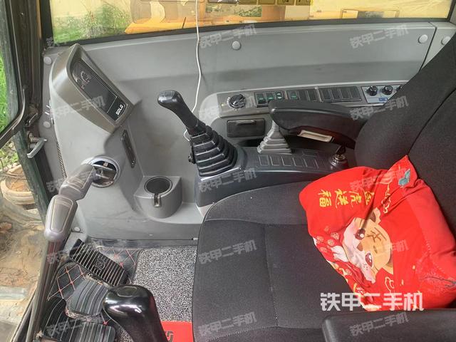 驾驶室整体（整机外观）